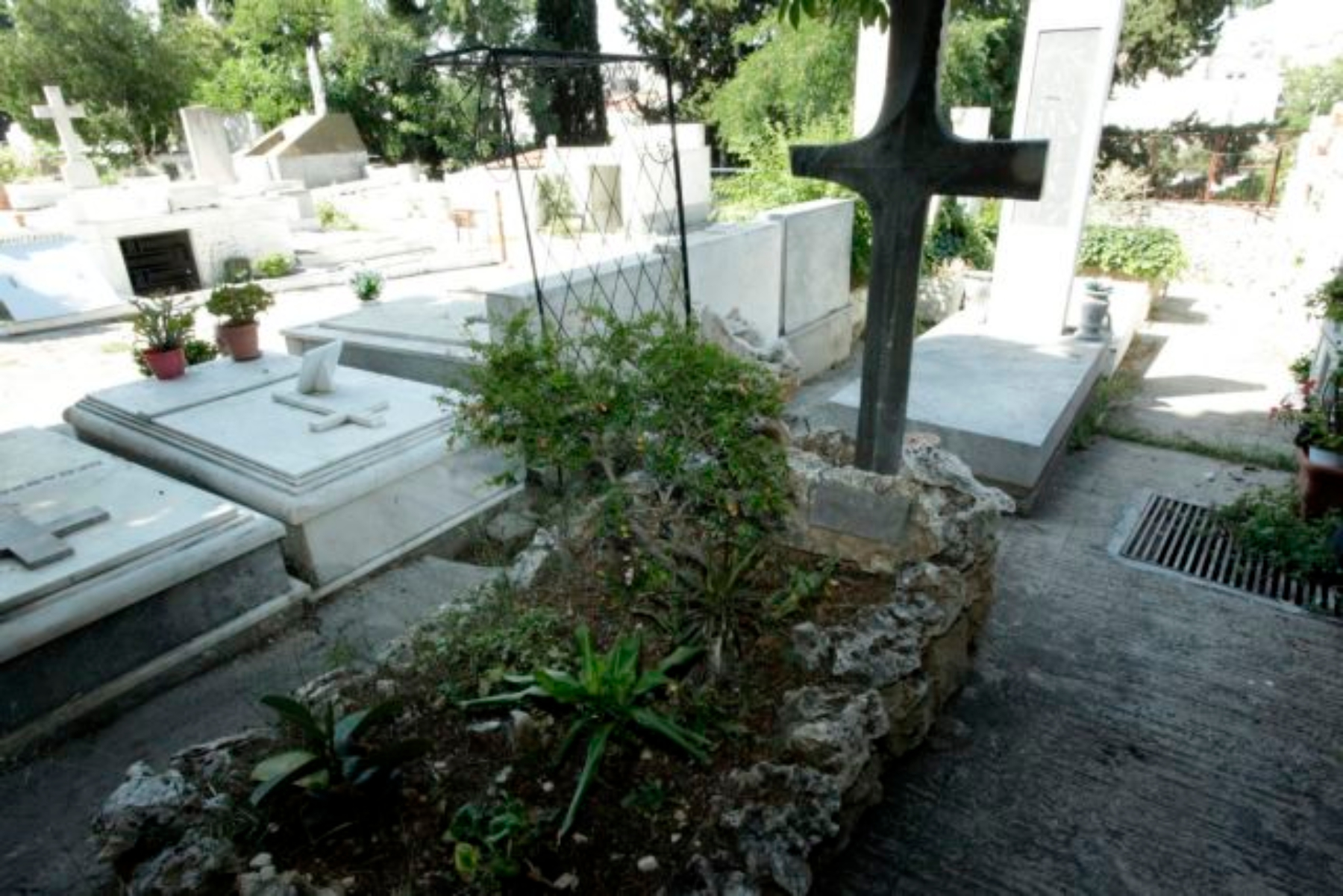 Σοκ στην Εύβοια: Ιερέας άνοιξε φέρετρο και φώναζε ότι δεν υπάρχει κορωνοϊός