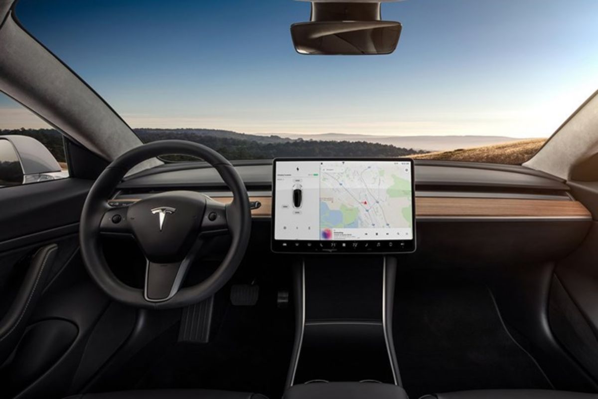 Tesla: Άλλαξε το λογισμικό των αυτοκινήτων της για να επιβιώσει