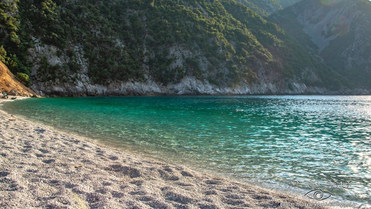 Παραλία αθήνα: Μοναδική παραλία 2 ώρες μακριά