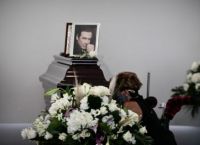Τόλης Βοσκόπουλος: Σε κλίμα οδύνης η κηδεία του σπουδαίου τραγουδιστή Τόλης Βοσκόπουλος: Σε κλίμα οδύνης η κηδεία του σπουδαίου τραγουδιστή
