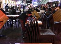 Βρετανία: Αίρει όλα τα περιοριστικά μέτρα εν μέσω έξαρσης των κρουσμάτων του νέου κορωνοϊού