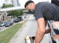 Γιάννης Αντετοκούνμπο: H παρέλαση των Μπακς για τον τίτλο