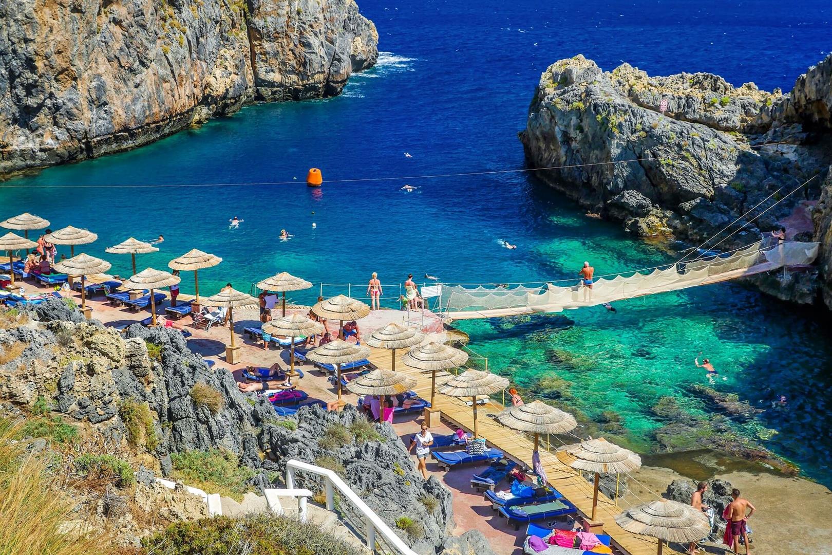 Χανιά: 53χρονη τουρίστρια βρέθηκε νεκρή σε ξαπλώστρα