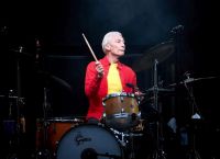 Πέθανε ο ντράμερ των Rolling Stones Τσάρλι Γουάτς Πέθανε ο ντράμερ των Rolling Stones Τσάρλι Γουάτς