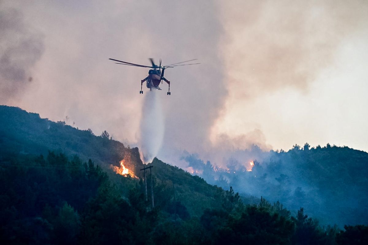Φωτιά τώρα στον Κάλαμο Αττικής