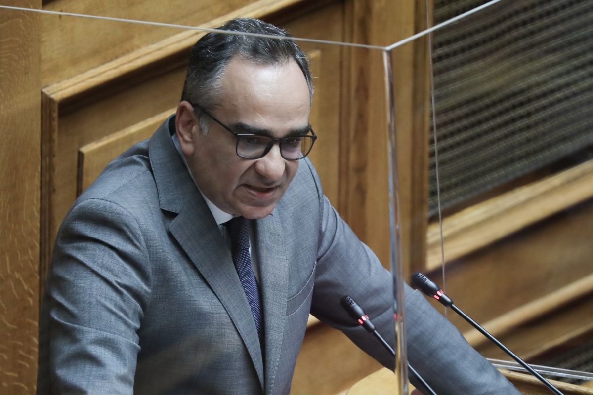 Κοντοζαμάνης: Η αναστολή εργασίας θα εφαρμοστεί στους ανεμβολίαστους υγειονομικούς
