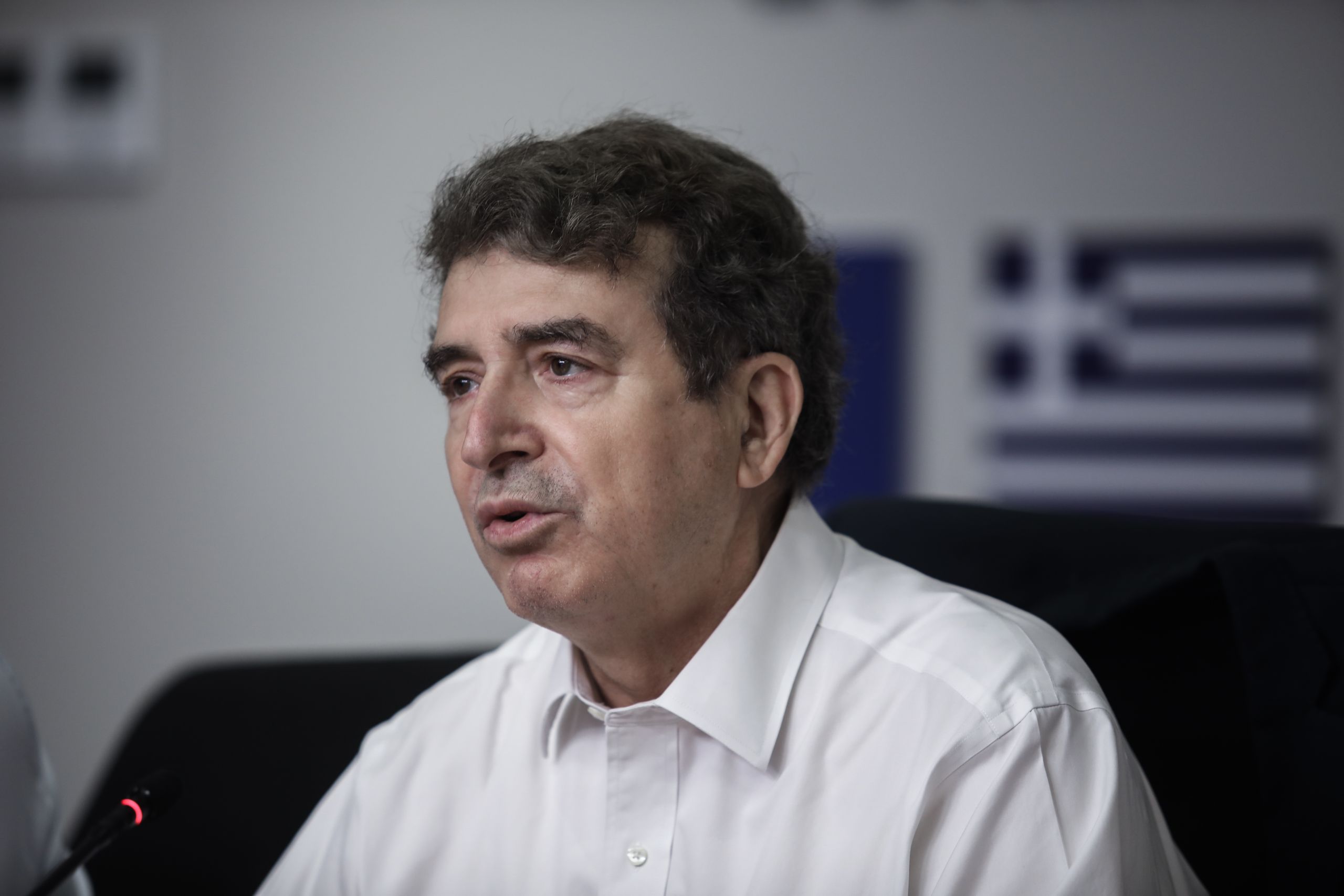 Χρυσοχοΐδης: Έχει αποτραπεί η είσοδος της φωτιάς στον οικισμό στα Βίλια