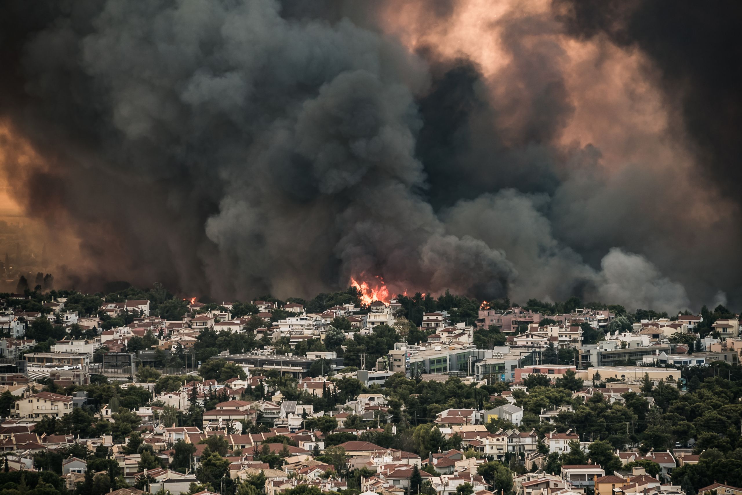 Βαρυμπόμπη φωτιά: Συγκλονιστική φωτογραφία από ψηλά
