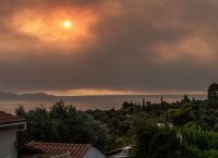 ΕΛΑΣ: Απεγκλωβισμοί ατόμων σε Βαρυμπόμπη και Εύβοια