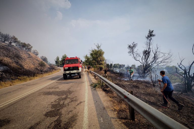 Φωτιά στην Ηλεία: Ανετράπη πυροσβεστικό