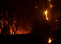 Φωτιά στην Τήνο: Μήνυμα του 112 στα κινητά των κατοίκων