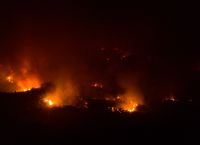 Φωτιά Εύβοια: Ολονύχτια μάχη για να μην ξεφύγει προς Ιστιαία το μέτωπο Φωτιά Εύβοια: Ολονύχτια μάχη για να μην ξεφύγει προς Ιστιαία το μέτωπο