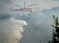 Φωτιά στην Ηλεία: Μάχη με τις αναζωπυρώσεις δίνουν οι πυροσβέστες