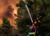Φωτιά στην Αττική: Συνεχείς αναζωπυρώσεις