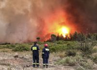 Φωτιά στην Αττική: Νέο μέτωπο στην Πάρνηθα
