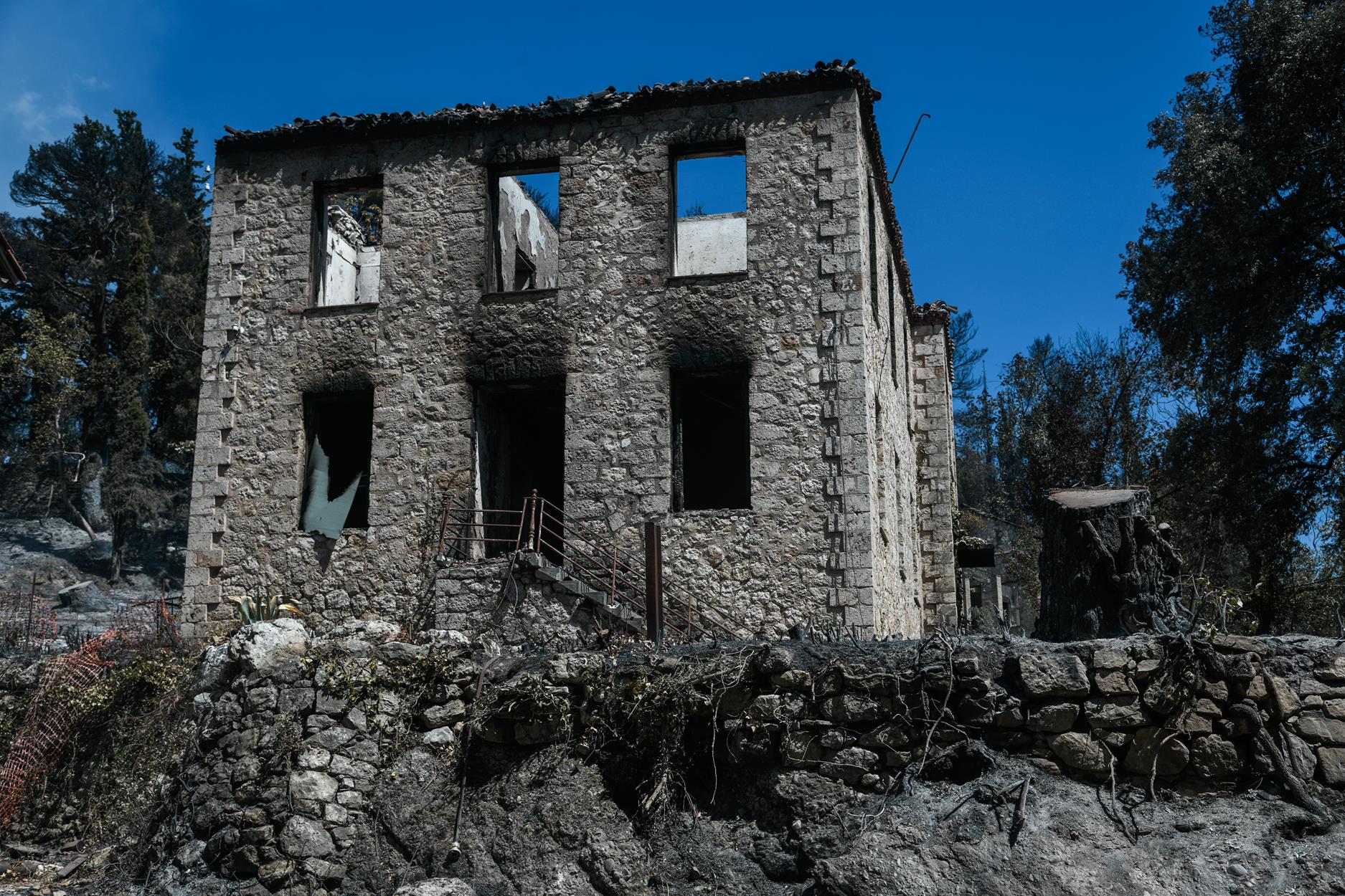 Τατόι: Πως είναι πριν και μετά την πυρκαγιά – Ποια κτίρια υπέστησαν ζημιές
