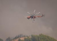 Φωτιά στη Χαλκιδική: Πυροσβέστες και ελικόπτερο στη μάχη με τις φλόγες