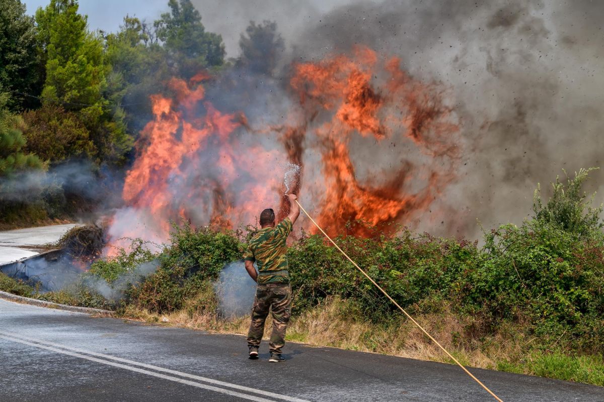 Φωτιά στη Γορτυνία: Εκκενώνονται 19 οικισμοί