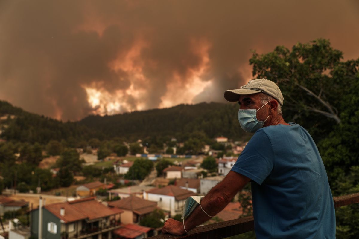 Φωτιά στην Εύβοια: Κραυγές αγωνίας από τους κατοίκους