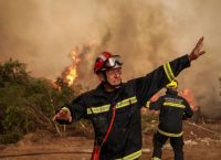 Φωτιές: Χωρίς σταματημό η μάχη με τις αναζωπυρώσεις – Τι γίνεται σε Ηλεία, Αρκαδία και Εύβοια