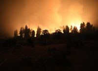 Φωτιά Γορτυνία: Μάχη να μην φτάσει στο Μαίναλο – Σπίτια κάηκαν – εκκενώθηκαν χωριά