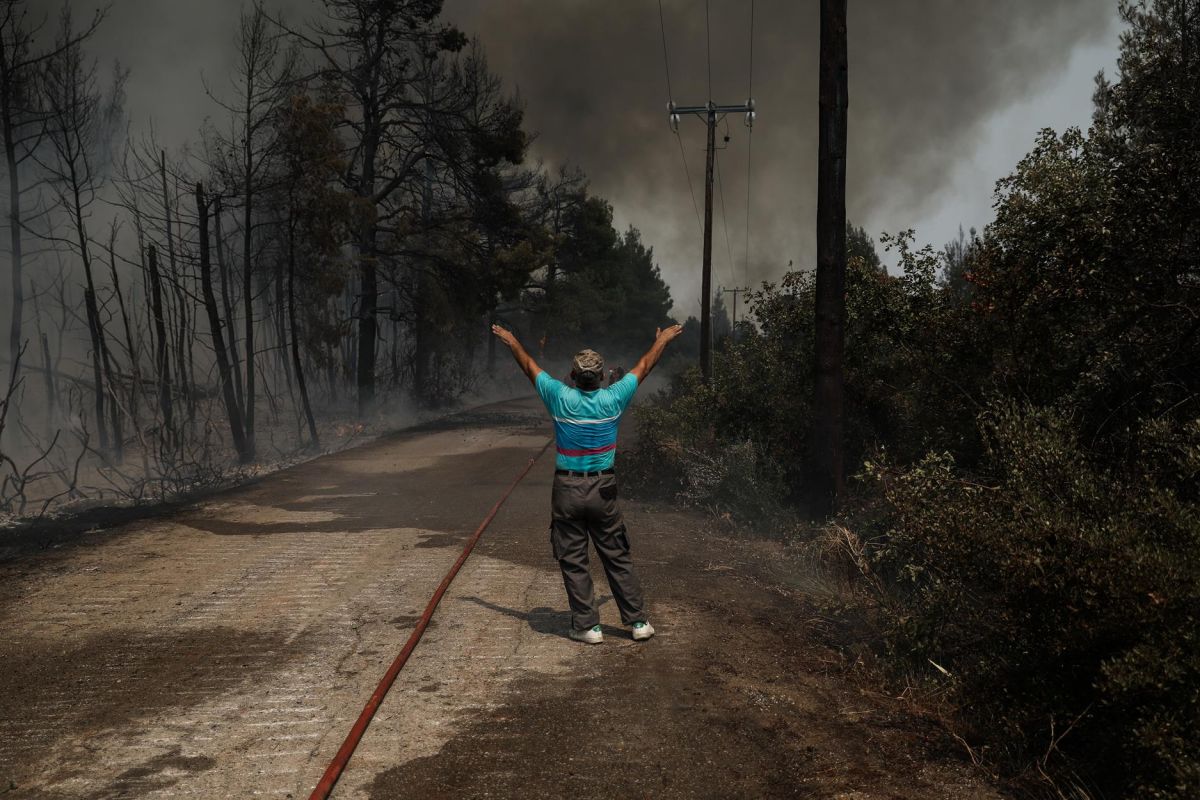 Φωτιά στην Εύβοια: Προσπάθεια να ελεγχθούν οι νέες αναζωπυρώσεις