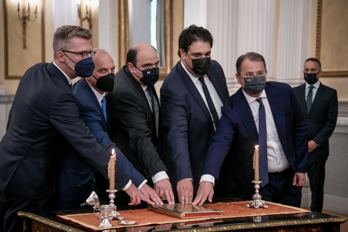 Μίνι ανασχηματισμός: Ορκίστηκαν οι νέοι υπουργοί