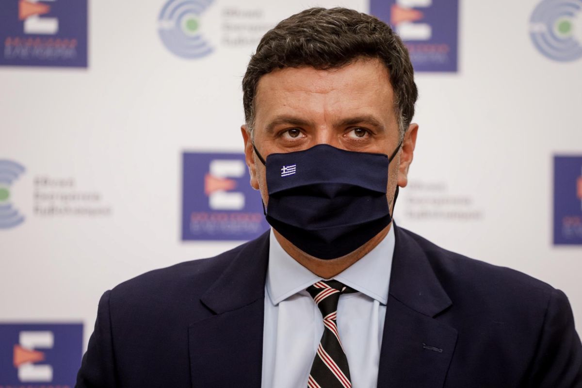 Κικίλιας: Εμβολιασμοί και έξω από τις εκκλησίες