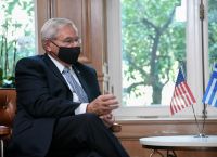 Μενέντεζ: Έπεσε δέντρο στο εστιατόριο που δειπνούσε με Πάιατ