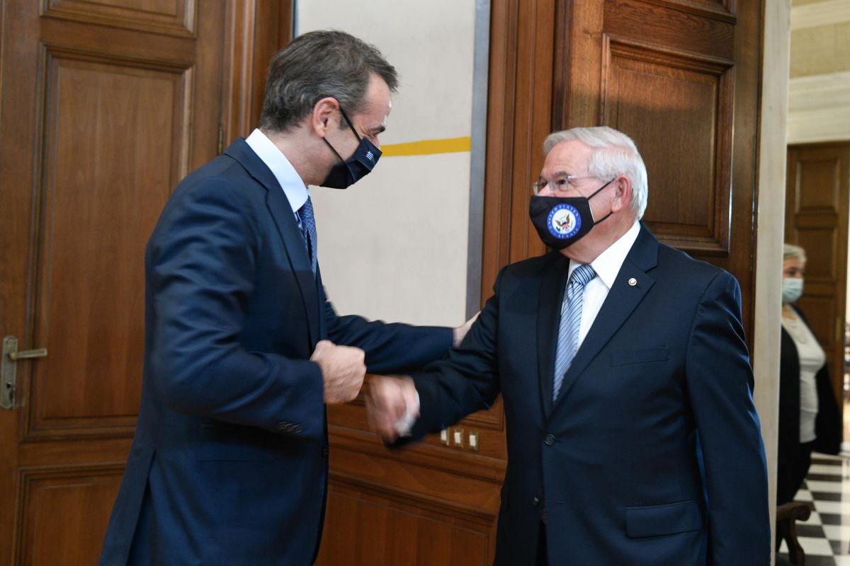 Μητσοτάκης – Μενέντεζ: Συνάντηση στο Μέγαρο Μαξίμου