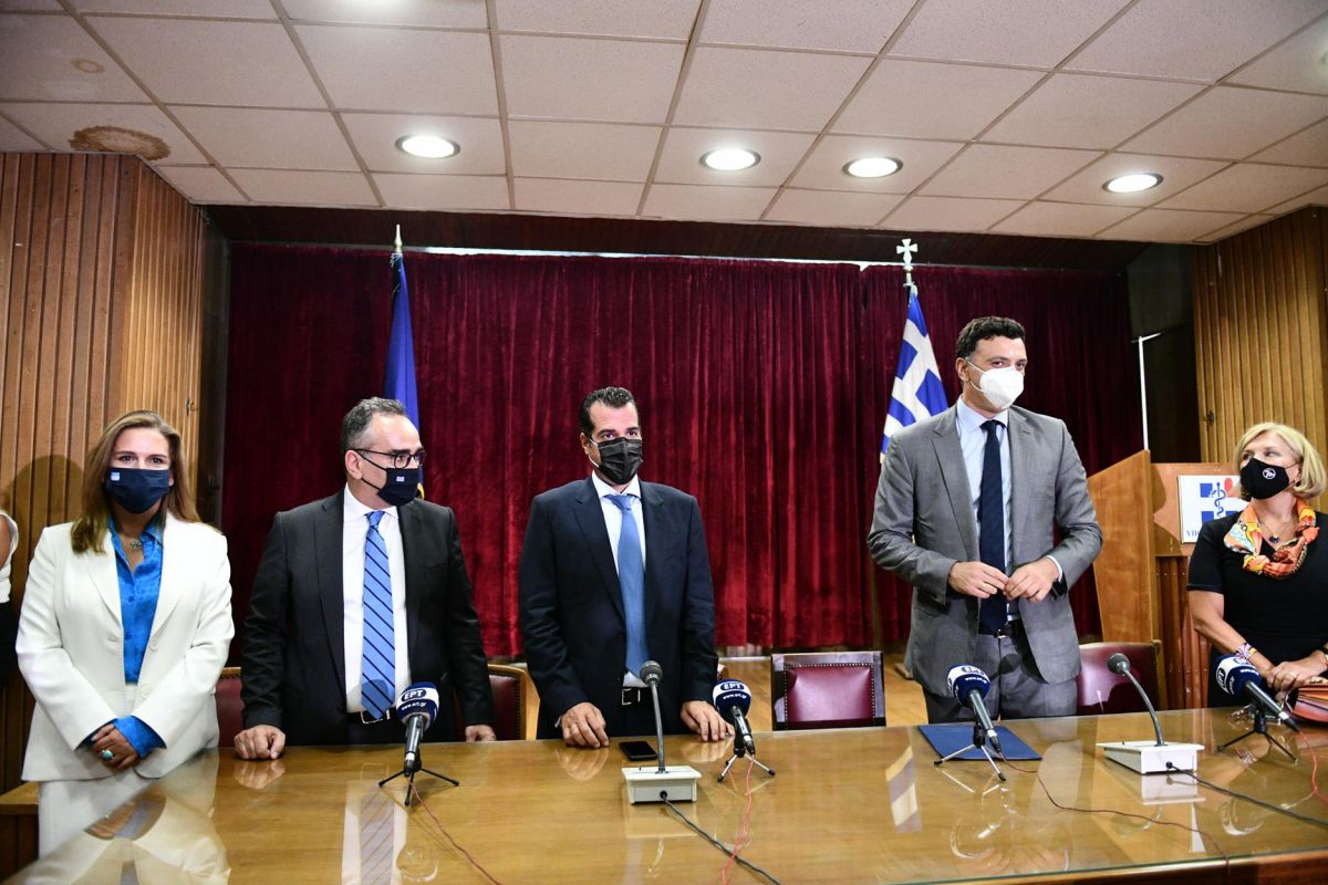 Ανασχηματισμός κυβέρνησης: Η τελετή παράδοσης – παραλαβής στο Υπουργείο Υγείας
