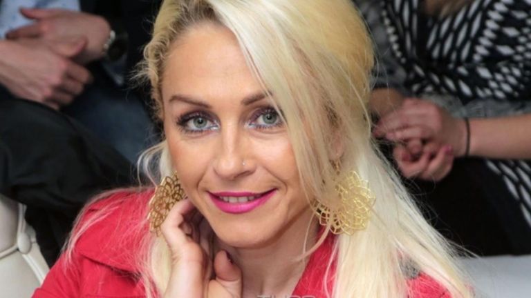 Μιρέλα Μανιάνι: Ποζάρει με κόκκινο μπικίνι