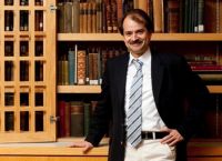 Ιωαννίδης: Μέχρι την άνοιξη ίσως ξεπεράσουμε τους 20.000 νεκρούς