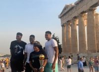 Αντετοκούνμπο – NBA: Τα αδέρφια πήγαν το τρόπαιο στην Ακρόπολη Αντετοκούνμπο – NBA: Τα αδέρφια πήγαν το τρόπαιο στην Ακρόπολη