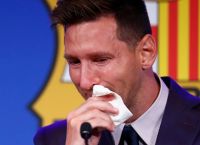 Γυμνή φωτογράφηση με το χαρτομάντηλο του Μέσι θα κάνει μοντέλο από τη Βραζιλία