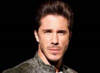 Νίκος Οικονομόπουλος: Στο νοσοκομείο με κορωνοϊό – Είναι ανεμβολίαστος