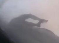 Αφγανιστάν: Βίντεο δείχνει πολίτη γαντζωμένο σε αεροπλάνο