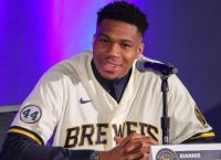 Αντετοκούνμπο: Ο κόσμος δεν μπορεί να καταλάβει την πίεση – Κουβαλάω την Ελλάδα στους ώμους μου