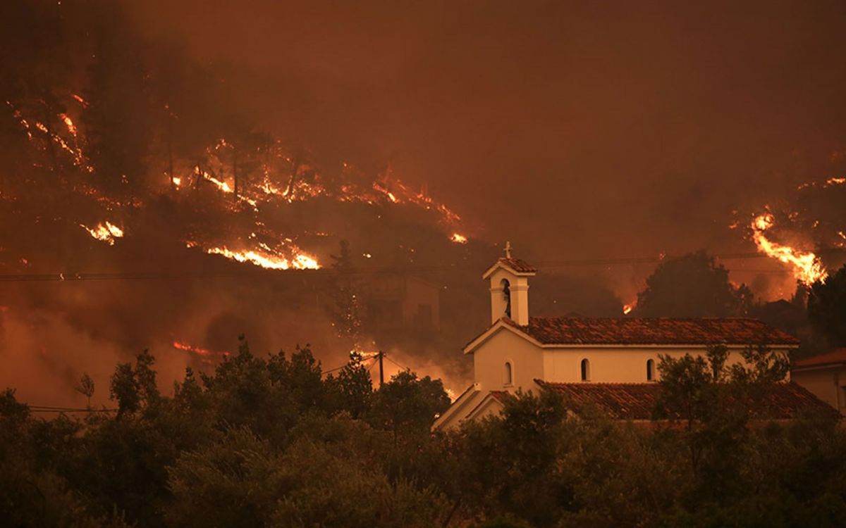 Φωτιές στην Ελλάδα: Αυξήθηκαν κατά 450% οι καμμένες εκτάσεις για φέτος
