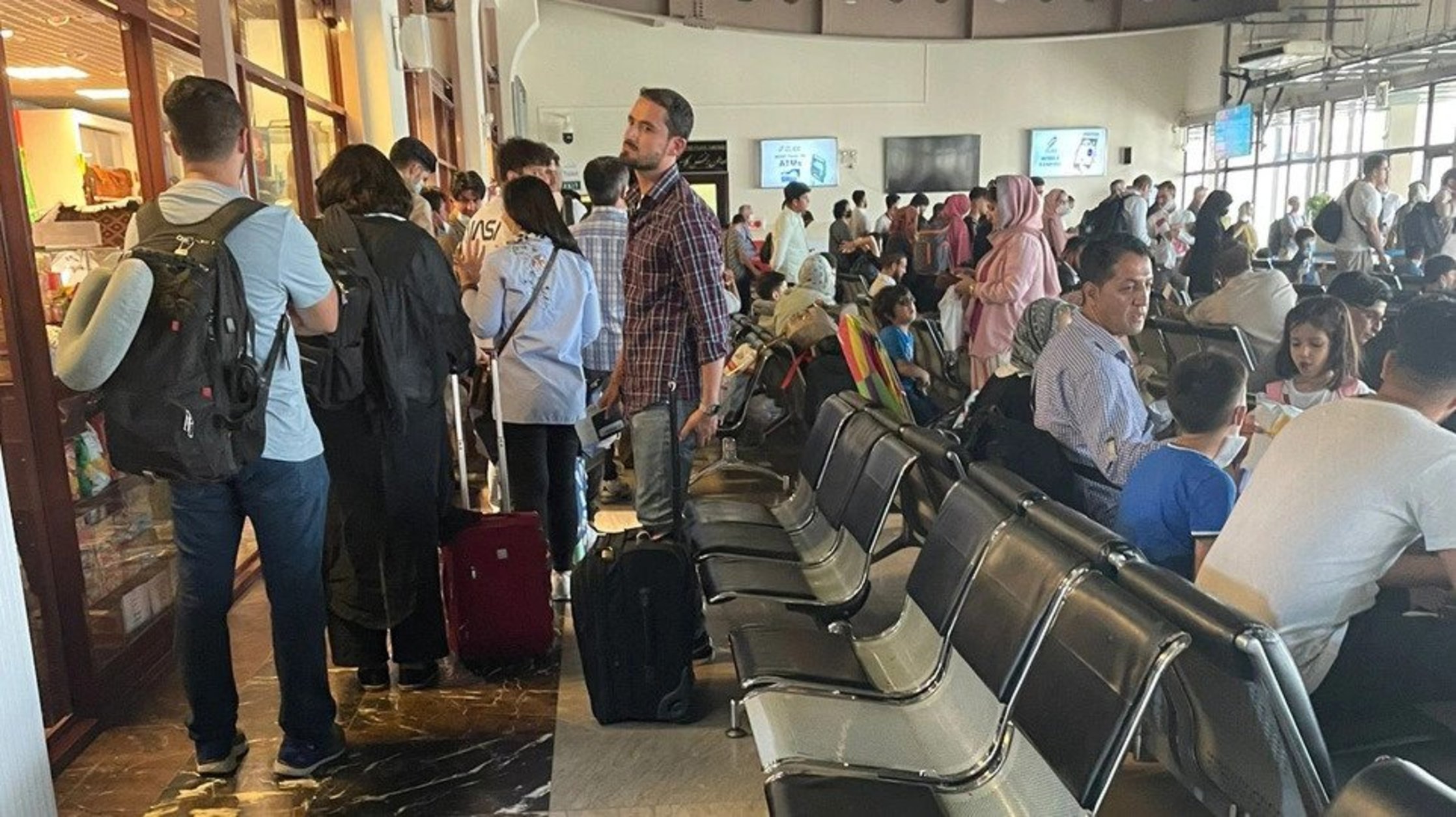 Αφγανιστάν: Χιλιάδες εγκαταλείπουν την Καμπούλ – Πλησιάζουν οι Ταλιμπάν