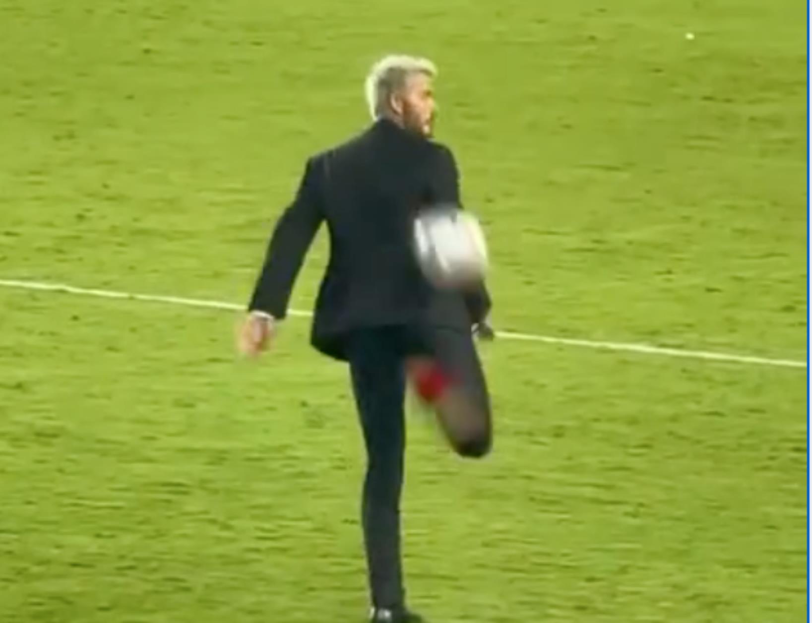 David Beckham: Μεγάλη μπάλα φορώντας κοστούμι