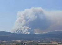 Φωτιά στα Βίλια: Μήνυμα από το 112 για εκκένωση δύο οικισμών