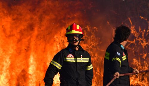 Φωτιά στη Φωκίδα: Μήνυμα του 112 για εκκένωση Τολοφώνα