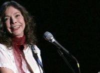 ΗΠΑ: Πέθανε η βραβευμένη με Γκράμι τραγουδίστρια και συνθέτης Νάνσι Γκρίφιθ ΗΠΑ: Πέθανε η βραβευμένη με Γκράμι τραγουδίστρια και συνθέτης Νάνσι Γκρίφιθ