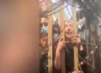 Αφγανιστάν: Νεαρή κοπέλα ικετεύει και κλαίει για να φύγει – Σπαρακτικό βίντεο