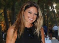 Κατερίνα Λάσπα: Φωτογραφίζεται με μαγιό και εντυπωσιάζει