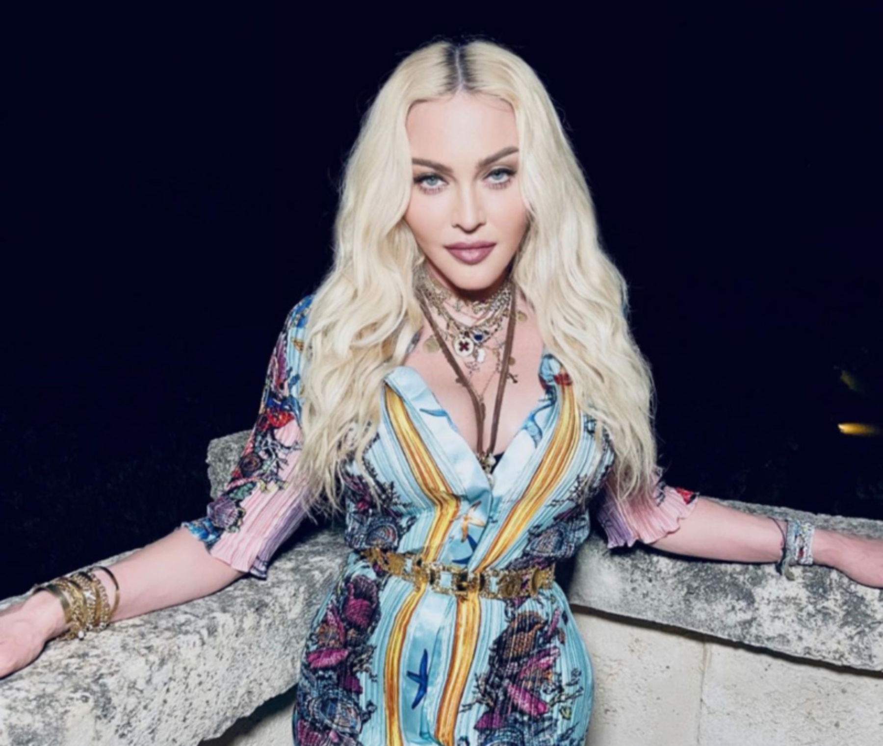 Madonna Mambo Italiano: Ναύλωσε αεροπλάνο με φίλους για τα γενέθλιά της