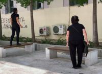 Έγκλημα στη Μεσαρά: Ξέσπασαν κατά του δράστη η μητέρα και η χήρα του 39χρονου