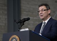 Μπουρλά: Εμβόλιο για την παραλλαγή Όμικρον σε 100 μέρες Μπουρλά: Εμβόλιο για την παραλλαγή Όμικρον σε 100 μέρες