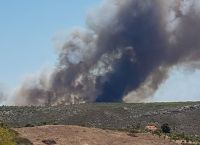 Φωτιά στην Κερατέα: Εκκενώνονται τρεις οικισμοί